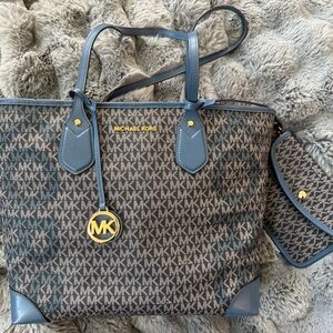 Michael Kors Jet Set Travel Signature Tote (Large) – Teal Trim
